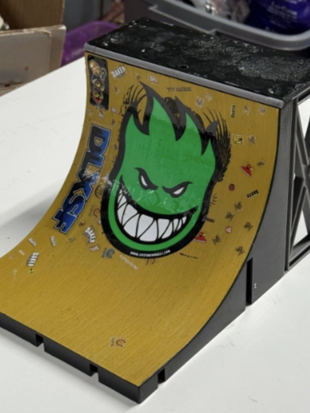 Tony Hawk Skateboarding Ramp Quarter Pipe - Tech Deck Fingerboard